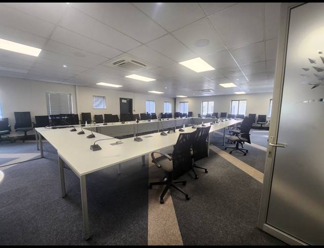 469M² OFFICE TO LET IN VORNA VALLEY